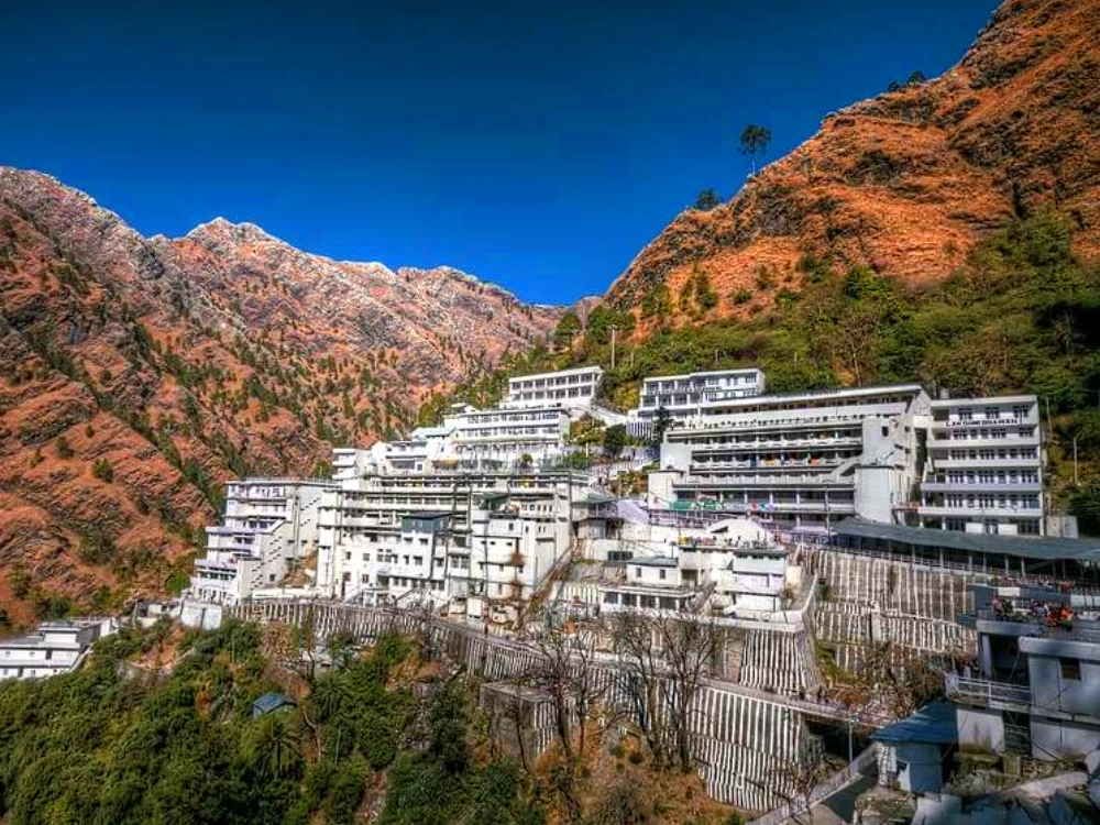  Maa Vaishno Devi Temple